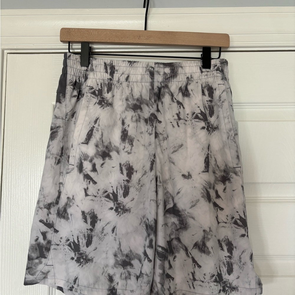 DSG Men's Black and White Athletic Shorts